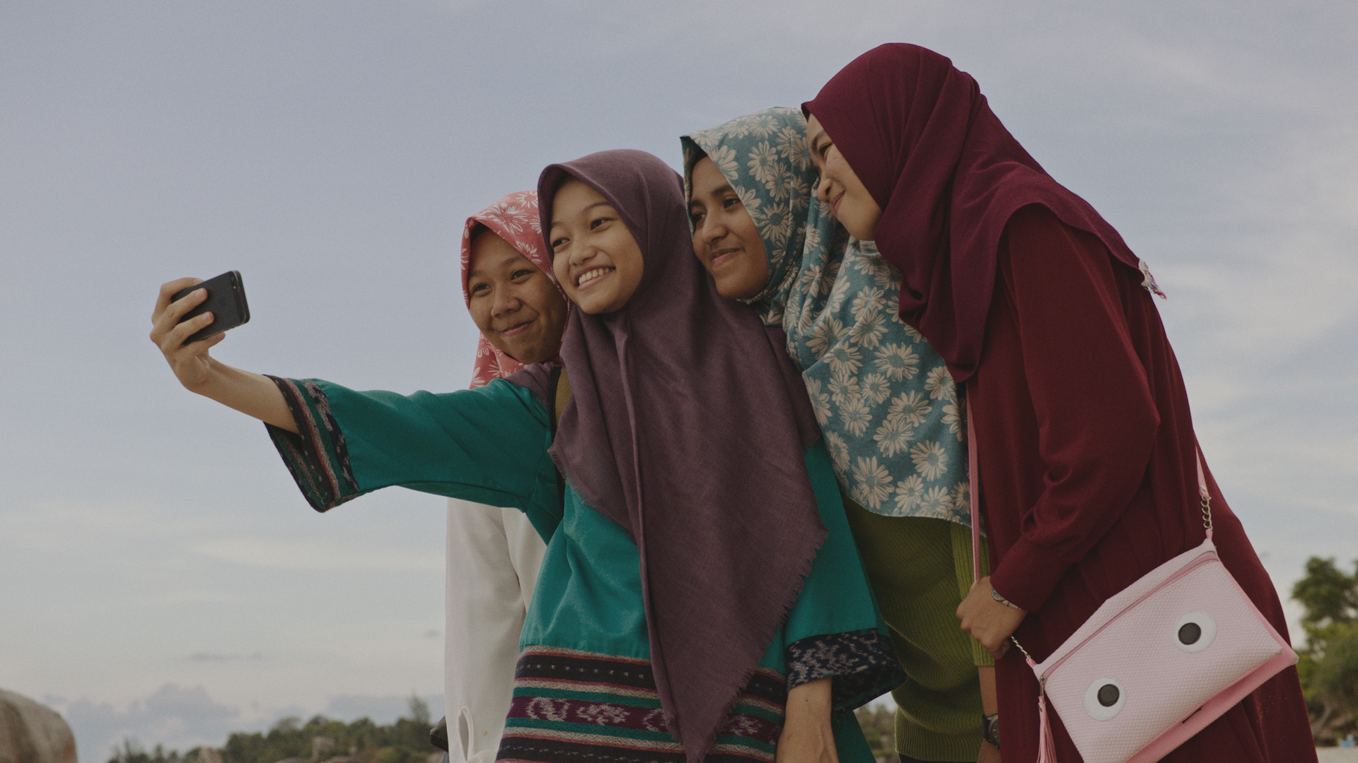 Nuha_selfie with friends.jpg